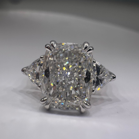 4.01 carat E VS1 elongated cushion with trillion side diamonds engagement ring - Picture 3 of 10